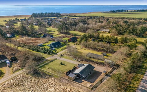 Elisaveta - 400M to the Fjord: Træ, Hjem, Veranda, Dæk, Hårdttræ, Tag, Bejdse, Trægulve, Eco Hotel