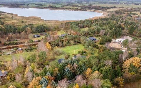 Ennignup - 600M to the Fjord: Blå, Svømmepøl, Møbel, Udendørs Møbler, Udvej, Stol, Skygge, Eco Hotel, Blomsterkrukke