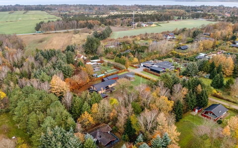 Ennignup - 600M to the Fjord: Blå, Svømmepøl, Møbel, Udendørs Møbler, Udvej, Stol, Skygge, Eco Hotel, Blomsterkrukke
