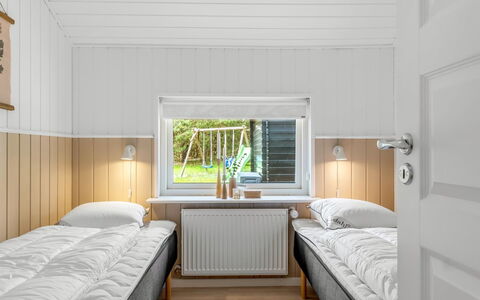 Elvin - 2Km from the Sea: Træ, Soveværelse, Indretning, Loft, Gulvbelægning, Etage, Seng, Sengetøj, Værelse, Bed Frame