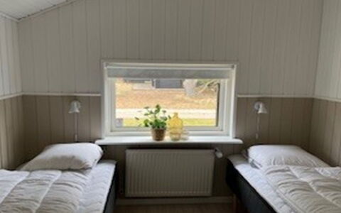 Elvin - 2Km from the Sea: Soveværelse, Etage, Seng, Indretning, Sengetøj, Bed Frame, Sengetøj, Loft, Bejdse, Hårdttræ