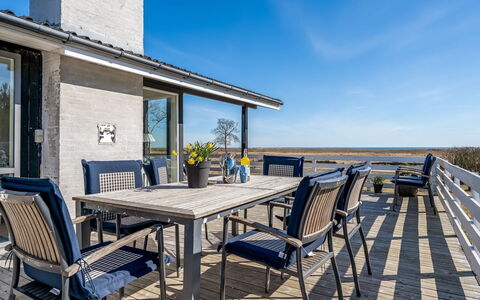 Jaike - from the Sea: Indretning, Loft, Lejlighed, Gulvbelægning, Møbel, Etage, Værelse, Belysning, Hjem, Couch