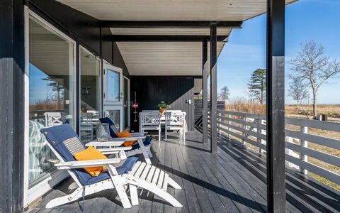 Jaike - from the Sea: Møbel, Indretning, Gulvbelægning, Etage, Loft, Værelse, Stol, Bord, Lejlighed, Køkken & Spisebord