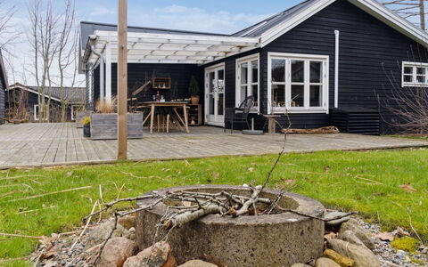Aksinja - 700M from the Sea: Hus, Hjem, Tag, Boligområde, Sommerhus, Estate, Stuehus, Lawn, Landscaping, Sidespor