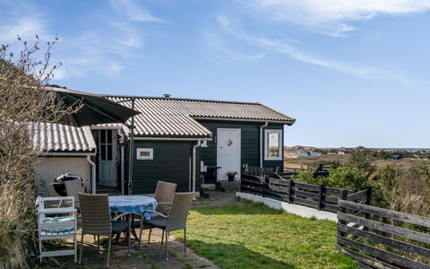 Sella - 600M from the Sea: Hjem, Tag, Hus, Sommerhus, Land Lot, Veranda, Dør, Sidespor, Gård, Estate