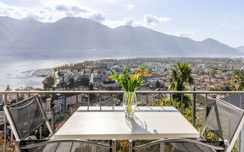 Locarno 361: Himmel, Sky, Plante, Vand, Daytime, Ejendom, Bord, Natur, Bjerg, Vegetationen