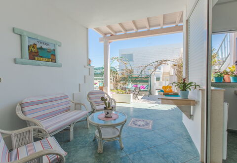 Casa Laura: Møbel, Indretning, Blomsterkrukke, Lejlighed, Etage, Stol, Stueplante, Altan, Skygge, Design