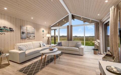 Corina - 850M to the Fjord: Træ, Indretning, Loft, Gulvbelægning, Stue, Etage, Trægulve, Couch, Hjem, Møbel
