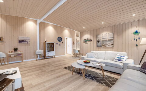 Corina - 850M to the Fjord: Indretning, Gulvbelægning, Træ, Etage, Trægulve, Loft, Møbel, Stue, Hjem, Værelse