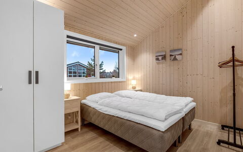 Corina - 850M to the Fjord: Træ, Soveværelse, Seng, Hjem, Loft, Bed Frame, Sengetøj, Fryser, Sengetøj, Sne