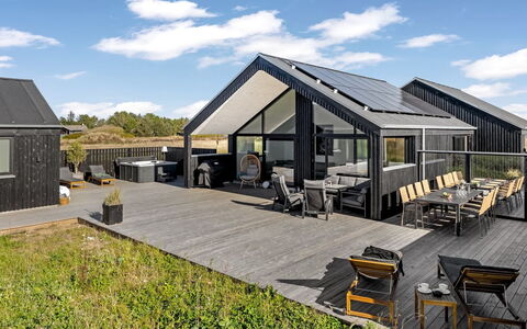 Stenkil - 1.2Km from the Sea: Bjergrige Landskabsformer, Bjerg, Bakke, Bjergkæde, Hill Station, Menneskelig Bosættelse, Urban Design, Alps, Dal, Topmøde