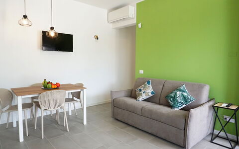 Apartments In Villa Selva, Locorotondo, Puglia: Møbel, Bord, Ejendom, Couch, Belysning, Træ, Indretning, Gulvbelægning, Stol, Komfort