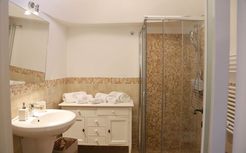 Country Trullo Verde, Wifi, Alberobello: Tap, Sanitærarmatur, Håndvask, Badeværelsesvask, Badeværelsesskab, Badeværelse, Belysning, Arkitektur, Træ, Indretning