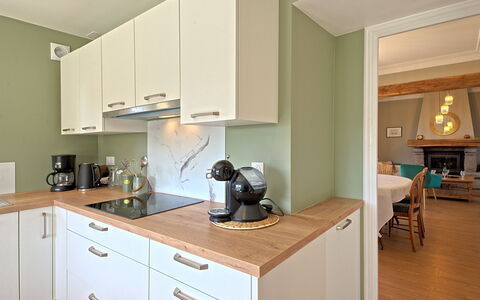 Ty Poulpry: Indretning, Gulvbelægning, Countertop, Møbel, Cabinetry, Køkken, Træ, Loft, Etage, Værelse
