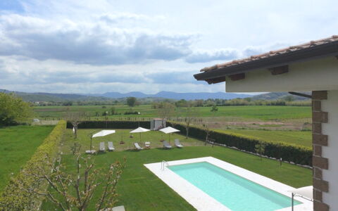 Villa Mariarosaria - Dimora Esclusiva con Piscina: Svømmepøl, Lawn, Have, Estate, Hacienda, Gård, Stuehus, Udvej, Backyard, Gårdsplads