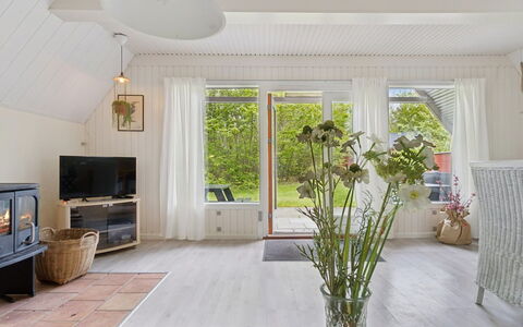 Maikel - 1Km from the Sea: Gulvbelægning, Indretning, Møbel, Træ, Etage, Loft, Trægulve, Stue, Couch, Hjem