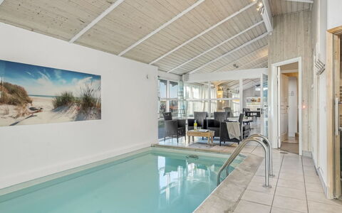 Adrienne - 490M from the Sea: Indretning, Etage, Udvej, Møbel, Kompositmateriale, Svømmepøl, Loft, Hotel, Stol, Skygge