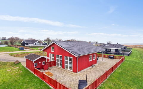 Aira - 200M from the Sea: Tag, Hus, Hjem, Sommerhus, Dør, Sidespor, Dæk, Veranda, Planke, Hårdttræ