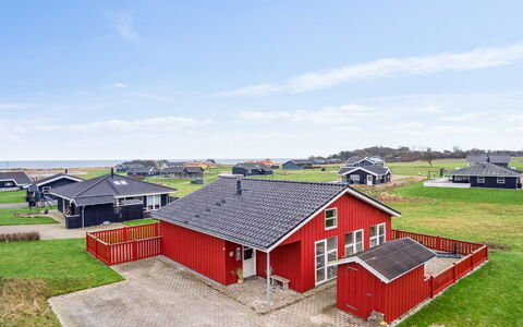 Aira - 200M from the Sea: Tag, Hus, Hjem, Sommerhus, Dør, Sidespor, Dæk, Veranda, Planke, Hårdttræ