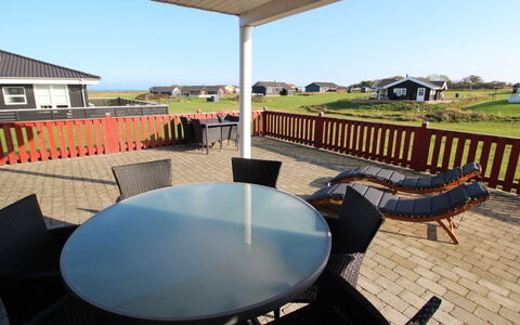 Aira - 200M from the Sea: Tag, Hus, Hjem, Sommerhus, Dør, Sidespor, Dæk, Veranda, Planke, Hårdttræ