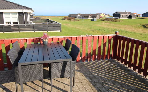 Aira - 200M from the Sea: Tag, Hus, Hjem, Sommerhus, Dør, Sidespor, Dæk, Veranda, Planke, Hårdttræ