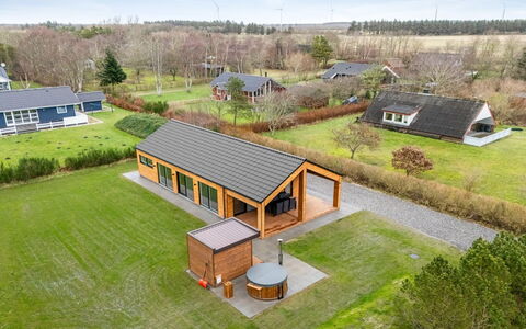 Grimar - 400M to the Fjord: Træ, Hjem, Veranda, Dæk, Hårdttræ, Tag, Bejdse, Trægulve, Eco Hotel