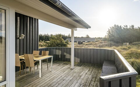 Melina - 300M from the Sea: Møbel, Indretning, Gulvbelægning, Etage, Loft, Værelse, Stol, Bord, Lejlighed, Køkken & Spisebord
