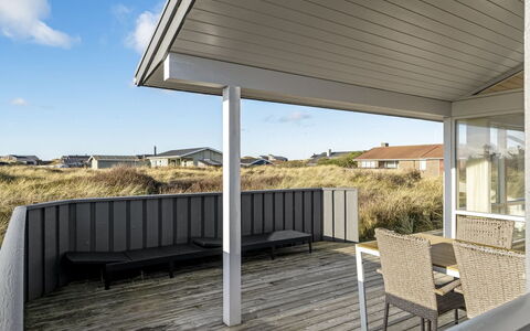 Melina - 300M from the Sea: Møbel, Indretning, Gulvbelægning, Etage, Loft, Værelse, Stol, Bord, Lejlighed, Køkken & Spisebord