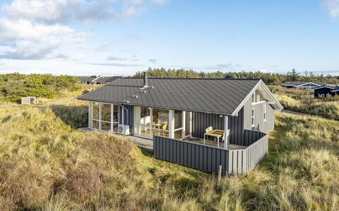 Melina - 300M from the Sea: Møbel, Indretning, Gulvbelægning, Etage, Loft, Værelse, Stol, Bord, Lejlighed, Køkken & Spisebord