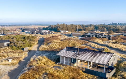 Melina - 300M from the Sea: Møbel, Indretning, Gulvbelægning, Etage, Loft, Værelse, Stol, Bord, Lejlighed, Køkken & Spisebord