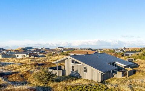 Melina - 300M from the Sea: Møbel, Indretning, Gulvbelægning, Etage, Loft, Værelse, Stol, Bord, Lejlighed, Køkken & Spisebord