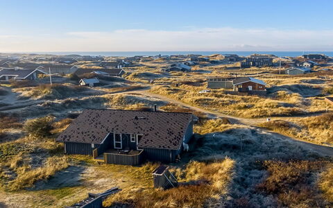 Melina - 300M from the Sea: Møbel, Indretning, Gulvbelægning, Etage, Loft, Værelse, Stol, Bord, Lejlighed, Køkken & Spisebord