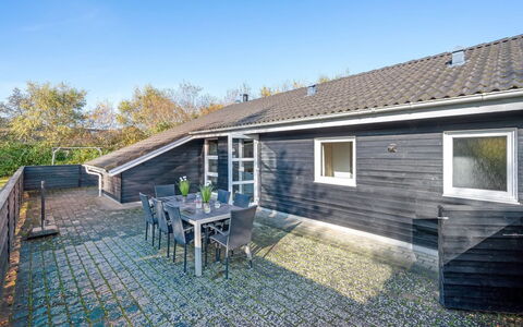 Efka - 600M to the Fjord: Gulvbelægning, Indretning, Træ, Etage, Trappe, Loft, Bejdse, Trægulve, Hårdttræ, Gelænder
