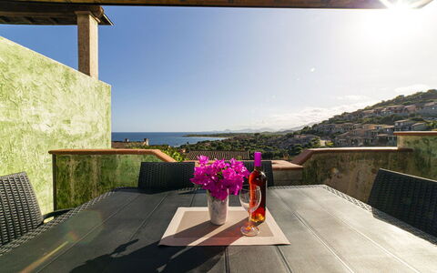 Villetta Seaside Sardegna: Udvej, Altan, Stol, Eco Hotel, Udendørs Møbler, Skygge, Landscaping, Svømmepøl, Stueplante, Villa