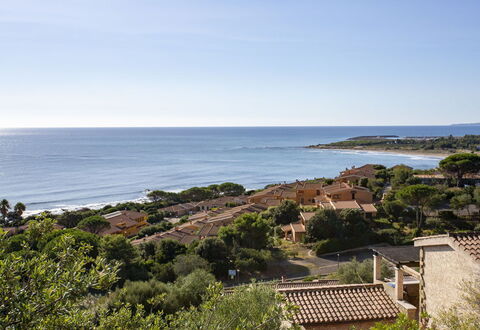 Villetta Seaside Sardegna: Himmel, Blå, Vand, Horisont, Kyst, Sommer, Hav, Boligområde, Coastal Og Oceaniske Landskabsformer, Landskab
