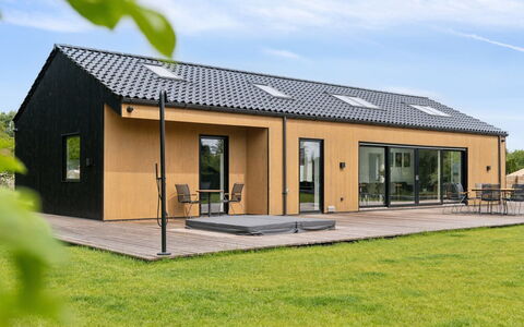 Pauliina - 1.1Km from the Sea: Vegetationen, Busk, Forår, Sommerhus, Have, Skygge, Backyard, Gård, Stol