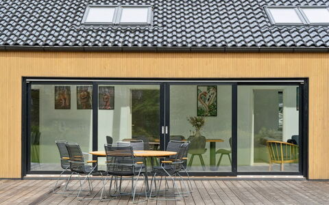 Pauliina - 1.1Km from the Sea: Vegetationen, Busk, Forår, Sommerhus, Have, Skygge, Backyard, Gård, Stol