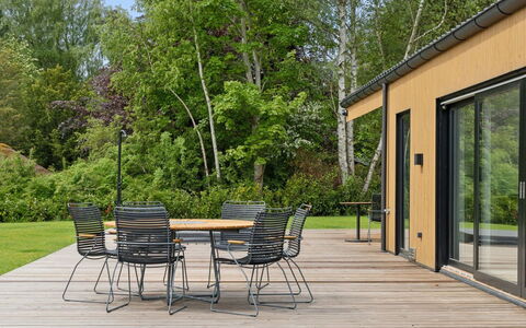 Pauliina - 1.1Km from the Sea: Vegetationen, Busk, Forår, Sommerhus, Have, Skygge, Backyard, Gård, Stol