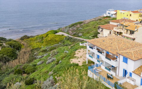 La Gabbianella: Vand, Ejendom, Plante, Bygning, Azure, Himmel, Vindue, Svømmepøl, Urban Design, Fritid