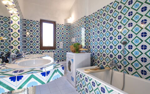 La Giulia Porto Cervo: Møbel, Ejendom, Bord, Plante, Træ, Indretning, Gulvbelægning, Etage, Billedramme, Stol