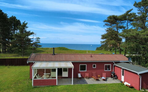 Torbjörn - 100M from the Sea: Hus, Hjem, Sommerhus, Estate, Skygge, Gård, Veranda, Stuehus, Sidespor, Backyard