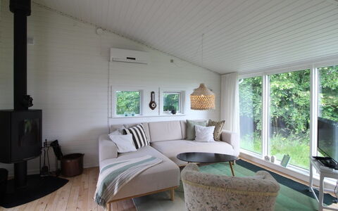 Mielikki - 2Km from the Sea: Indretning, Gulvbelægning, Møbel, Træ, Etage, Loft, Couch, Stue, Værelse, Hjem