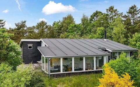 Mielikki - 2Km from the Sea: Hus, Hjem, Tag, Sommerhus, Estate, Landscaping, Garden Bygninger, Sidespor, Stuehus