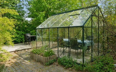 Henryette - 1.5Km from the Sea: Træ, Hjem, Veranda, Dæk, Hårdttræ, Tag, Bejdse, Trægulve, Eco Hotel
