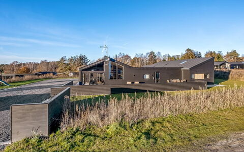 Hana - 1.8Km from the Sea: Estate, Skygge, Indkørsel, Stuehus