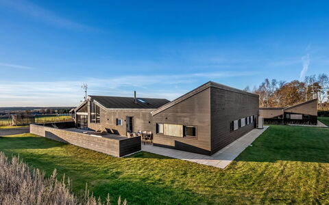 Hana - 1.8Km from the Sea: Estate, Skygge, Indkørsel, Stuehus