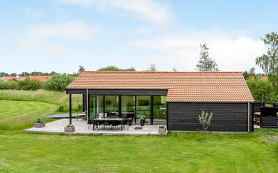 Dyke - 1.5Km from the Sea