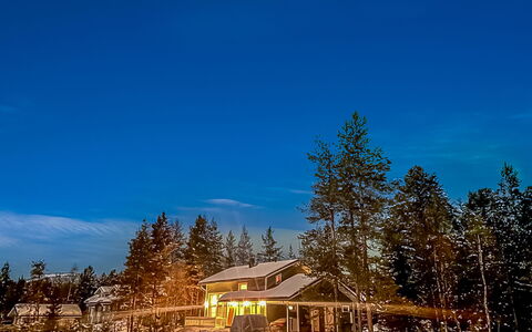 Rukan Tunturituuli: Himmel, Vinter, Afdeling, Træ, Sne, Hus, Hjem, Sommerhus, Tag, Fryser