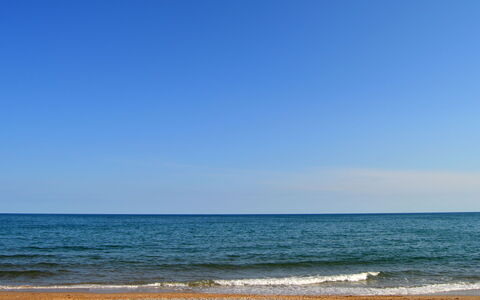 Llevant: Vand, Himmel, Sky, Økoregion, Strand, Coastal Og Oceaniske Landskabsformer, Træ, Horisont, Vind Wave