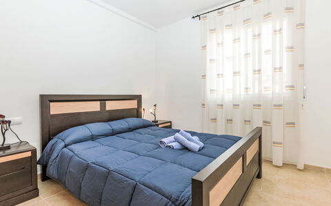 Llevant: Møbel, Bygning, Ejendom, Komfort, Hus, Bed Frame, Gulvbelægning, Seng, Træ, Etage